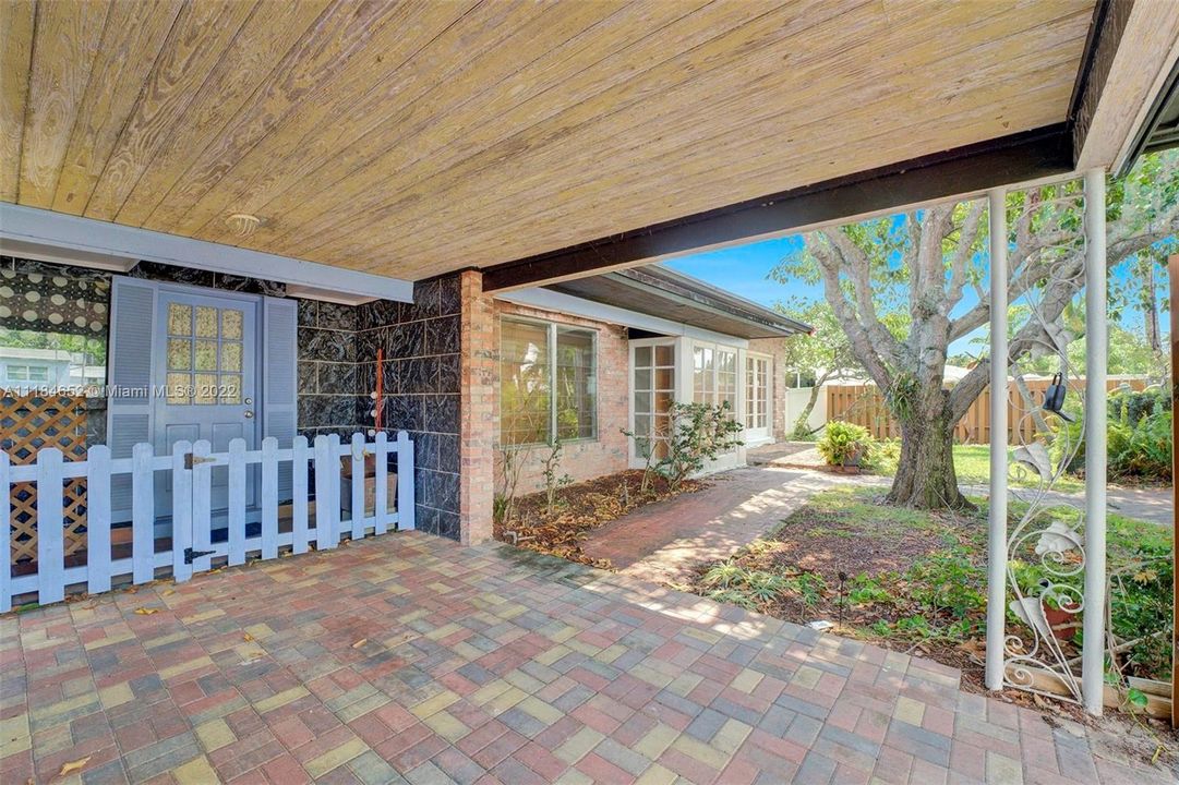 Vendido Recientemente: $799,000 (3 camas, 3 baños, 2327 Pies cuadrados)