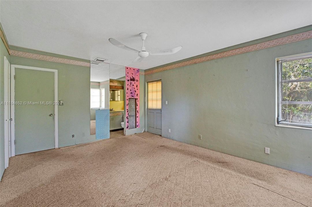 Vendido Recientemente: $799,000 (3 camas, 3 baños, 2327 Pies cuadrados)