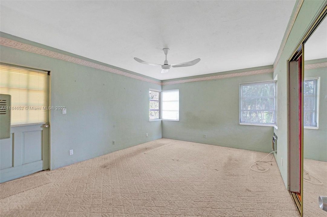 Vendido Recientemente: $799,000 (3 camas, 3 baños, 2327 Pies cuadrados)