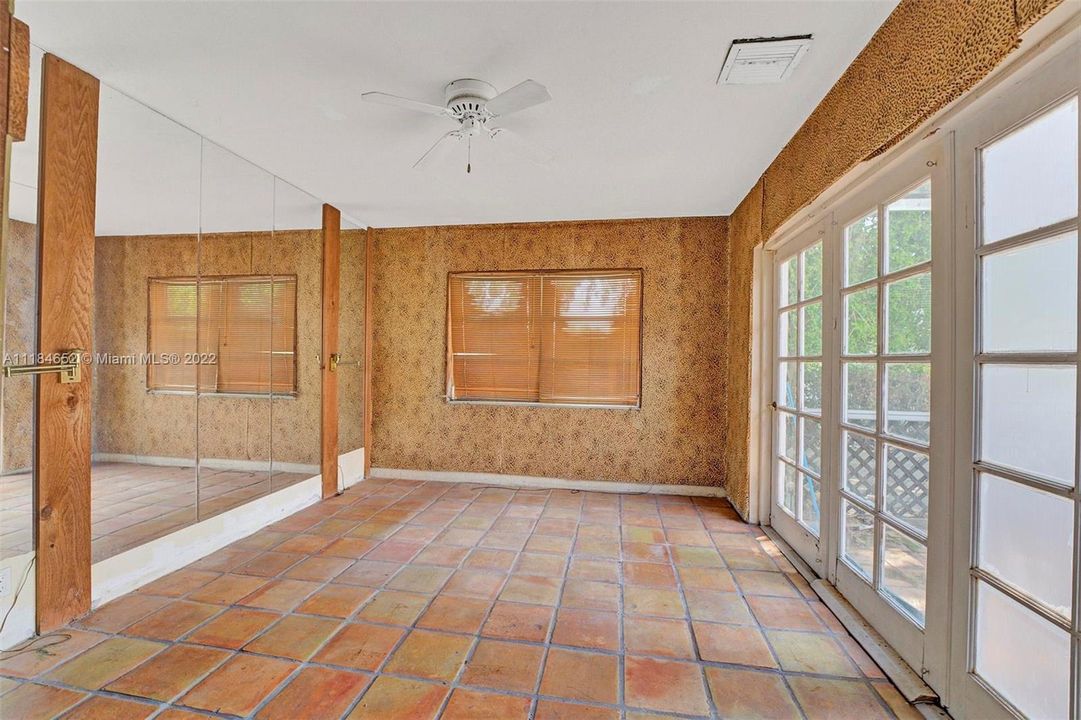 Vendido Recientemente: $799,000 (3 camas, 3 baños, 2327 Pies cuadrados)