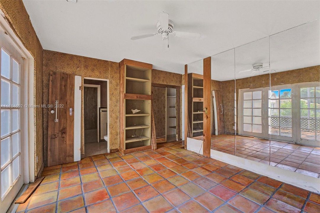 Vendido Recientemente: $799,000 (3 camas, 3 baños, 2327 Pies cuadrados)