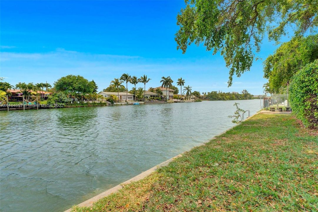 Vendido Recientemente: $799,000 (3 camas, 3 baños, 2327 Pies cuadrados)