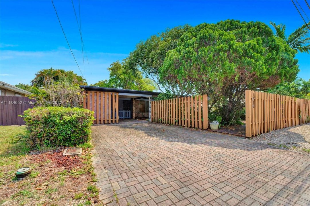 Vendido Recientemente: $799,000 (3 camas, 3 baños, 2327 Pies cuadrados)