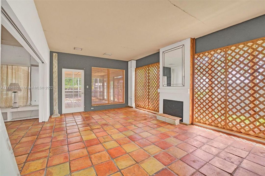 Vendido Recientemente: $799,000 (3 camas, 3 baños, 2327 Pies cuadrados)