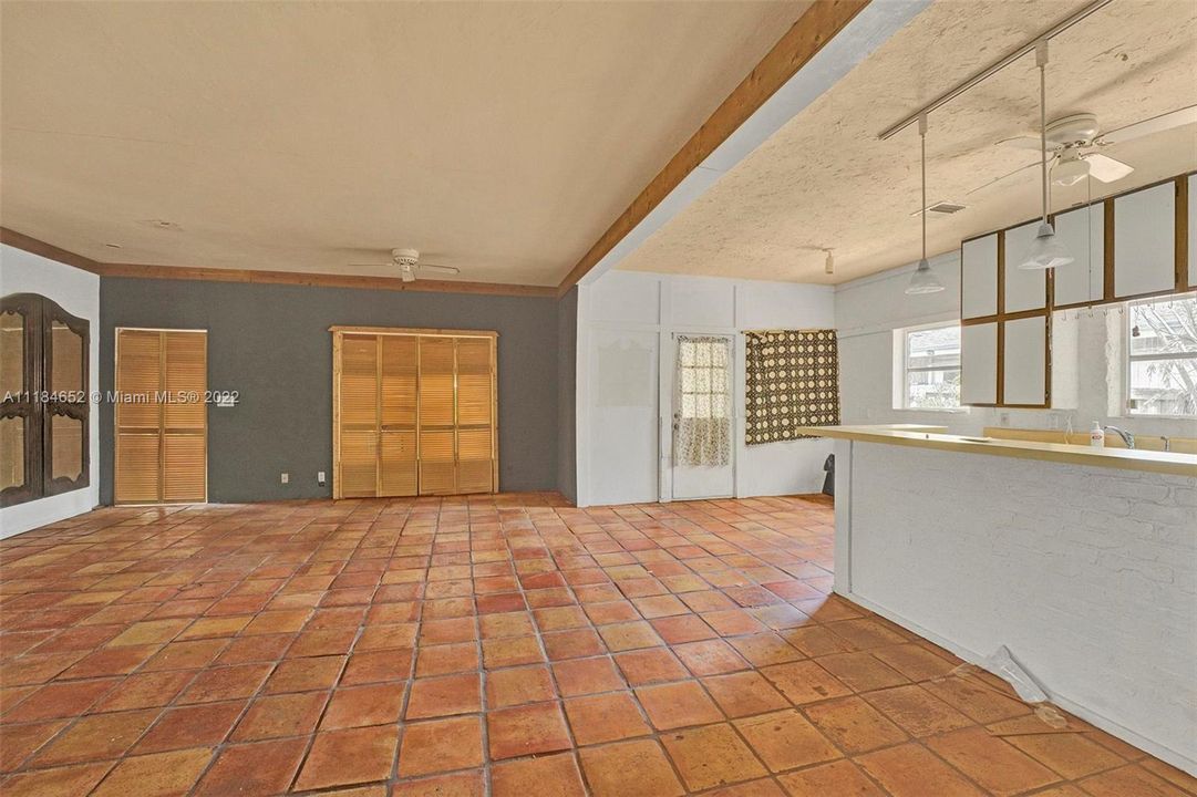 Vendido Recientemente: $799,000 (3 camas, 3 baños, 2327 Pies cuadrados)