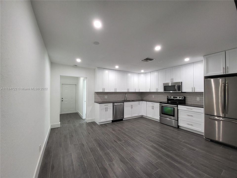 Recently Rented: $2,800 (3 beds, 1 baths, 1238 Square Feet)