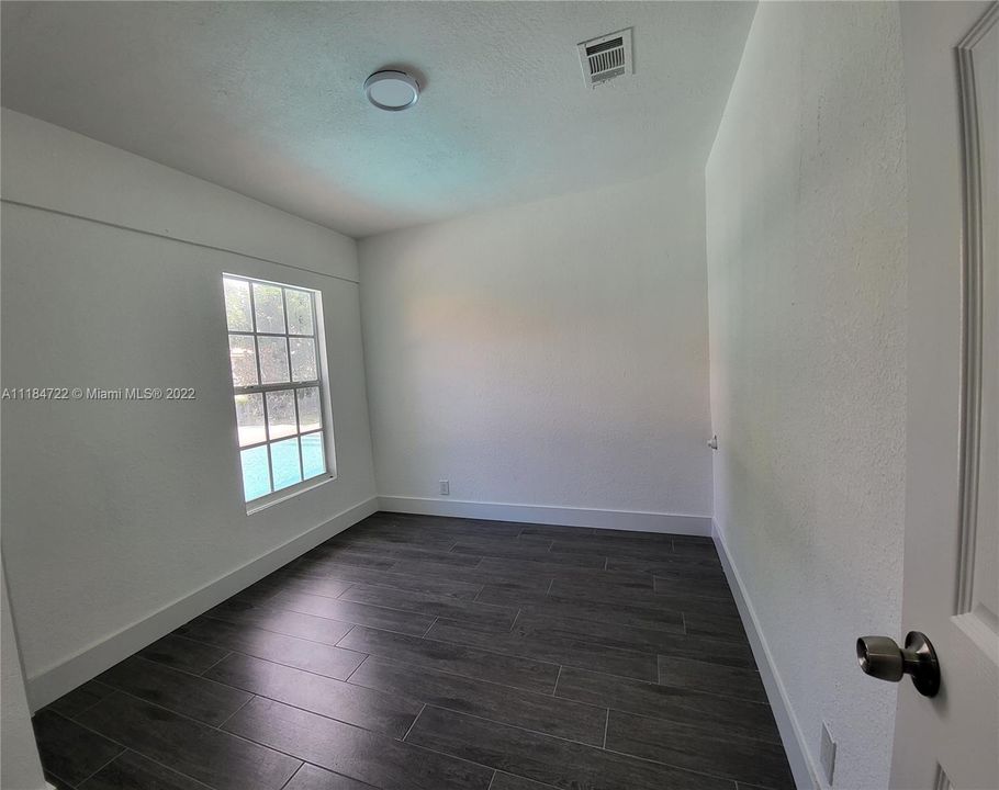 Recently Rented: $2,800 (3 beds, 1 baths, 1238 Square Feet)