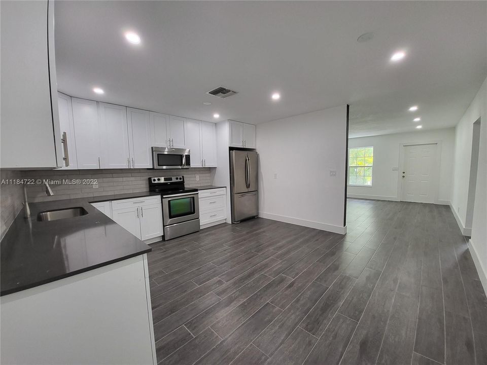 Recently Rented: $2,800 (3 beds, 1 baths, 1238 Square Feet)