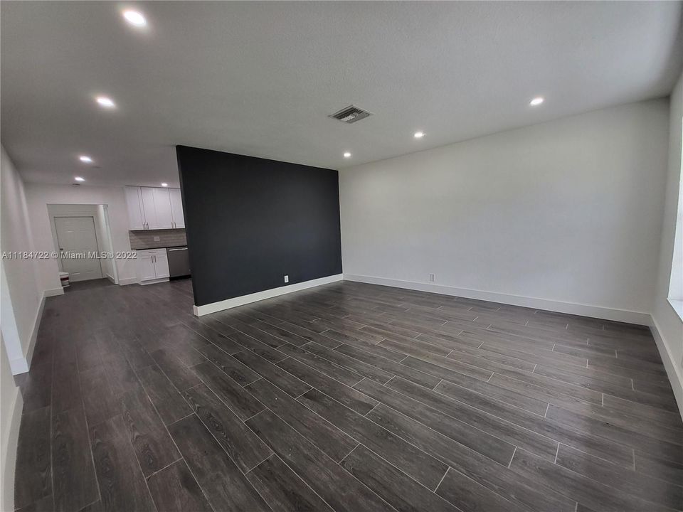 Recently Rented: $2,800 (3 beds, 1 baths, 1238 Square Feet)