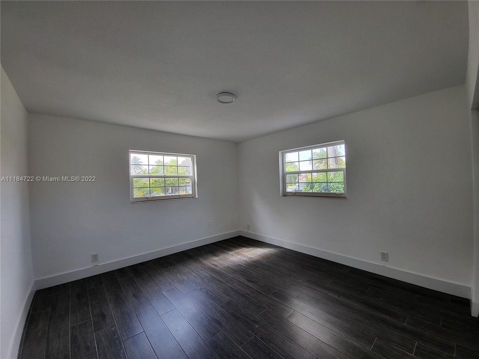 Recently Rented: $2,800 (3 beds, 1 baths, 1238 Square Feet)