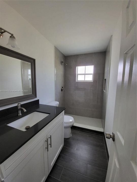 Recently Rented: $2,800 (3 beds, 1 baths, 1238 Square Feet)