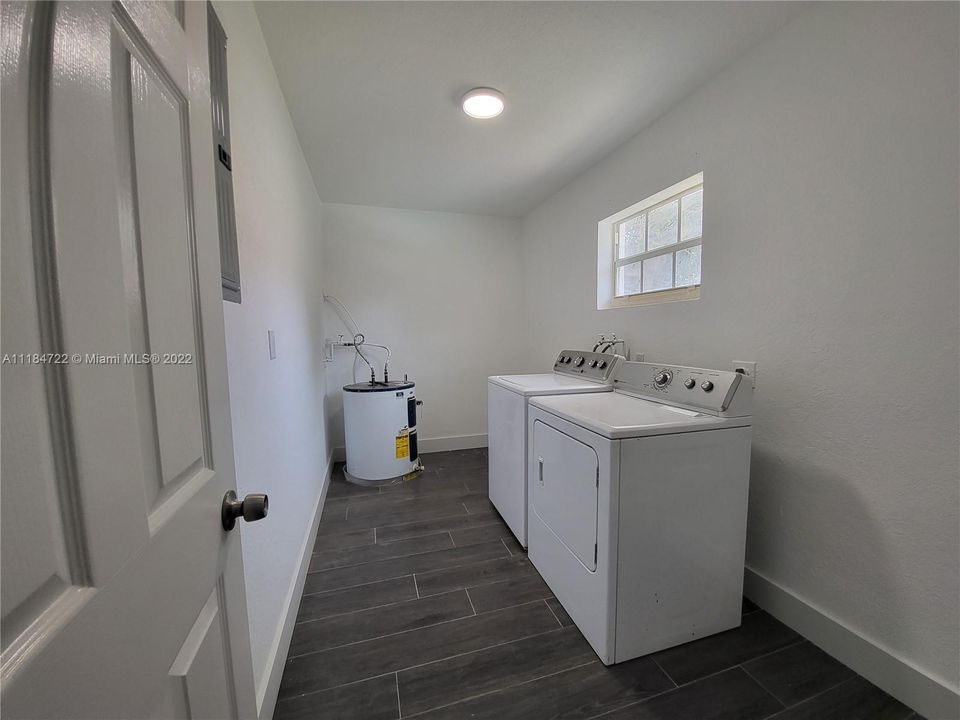 Recently Rented: $2,800 (3 beds, 1 baths, 1238 Square Feet)