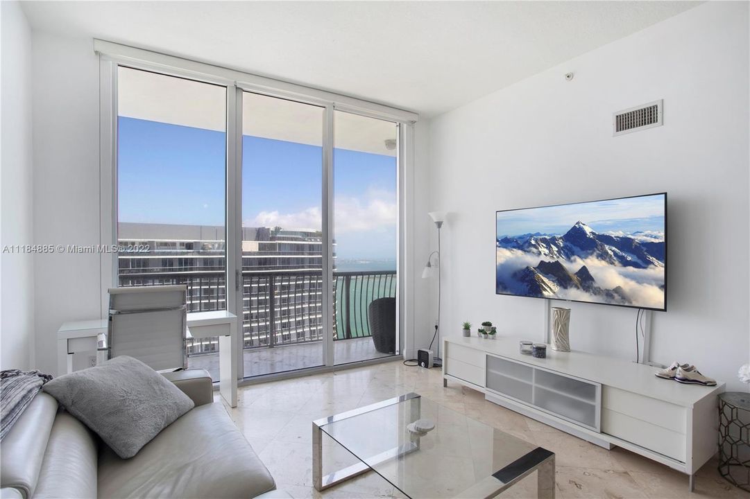 Recently Sold: $425,000 (1 beds, 1 baths, 825 Square Feet)