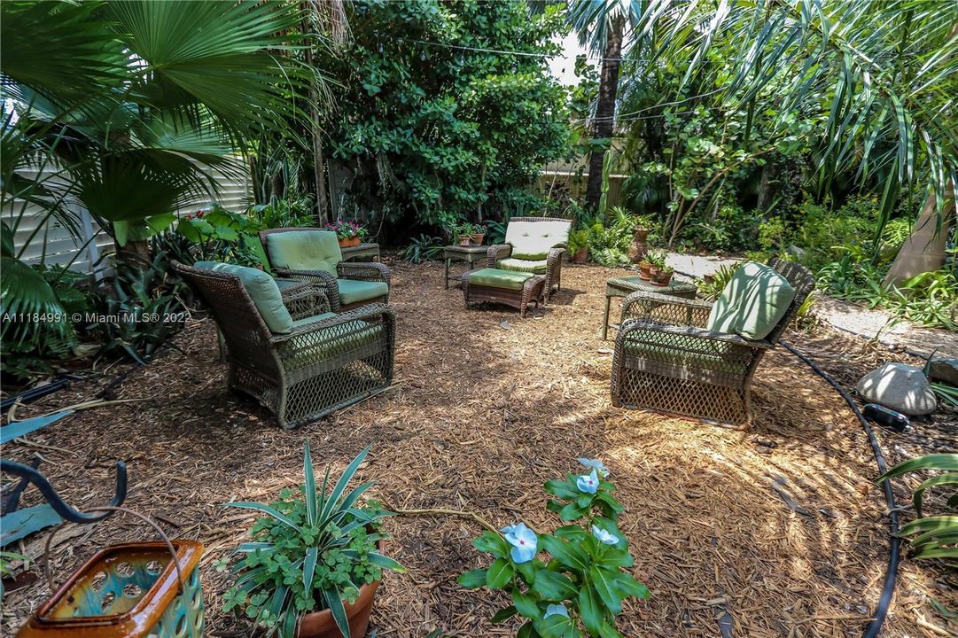 Vendido Recientemente: $1,490,000 (5 camas, 3 baños, 2500 Pies cuadrados)