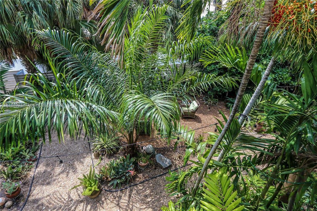 Vendido Recientemente: $1,490,000 (5 camas, 3 baños, 2500 Pies cuadrados)