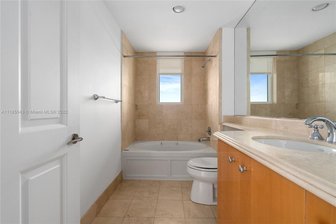 最近租的: $17,500 (3 贝兹, 3 浴室, 2214 平方英尺)