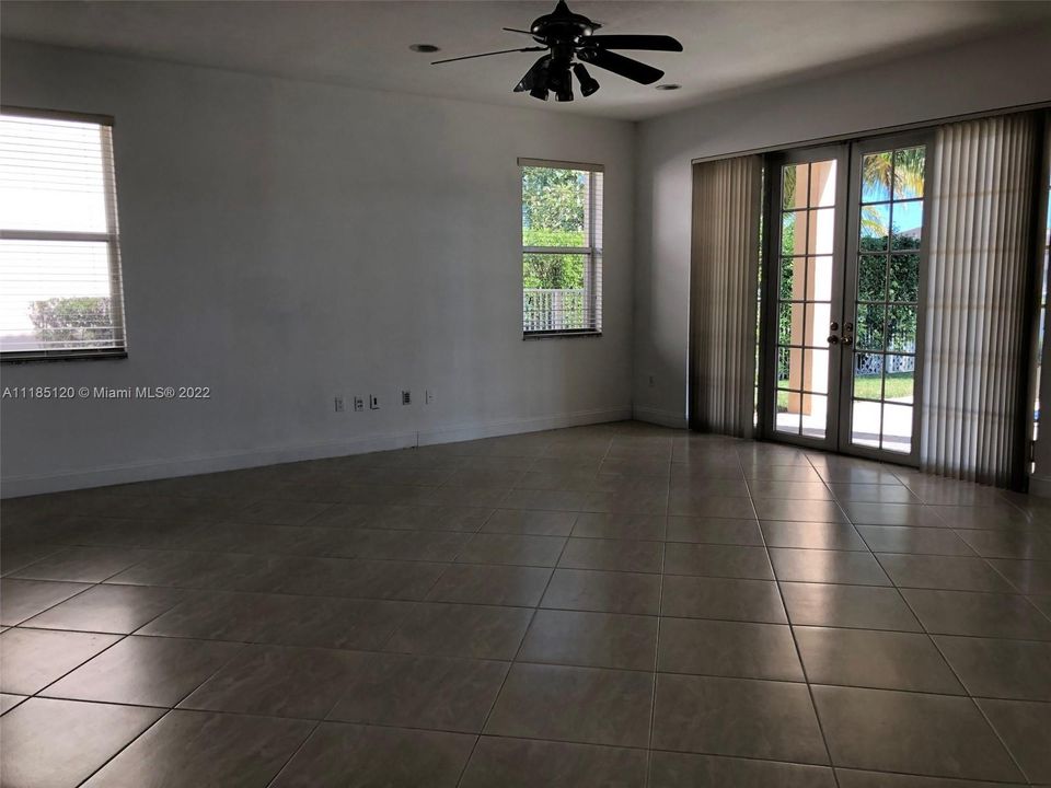 Recently Rented: $6,000 (5 beds, 4 baths, 3994 Square Feet)