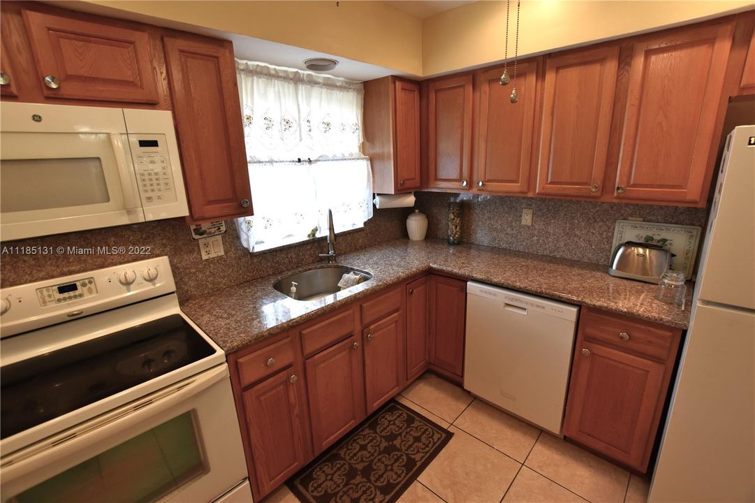 Recently Sold: $140,000 (2 beds, 2 baths, 895 Square Feet)