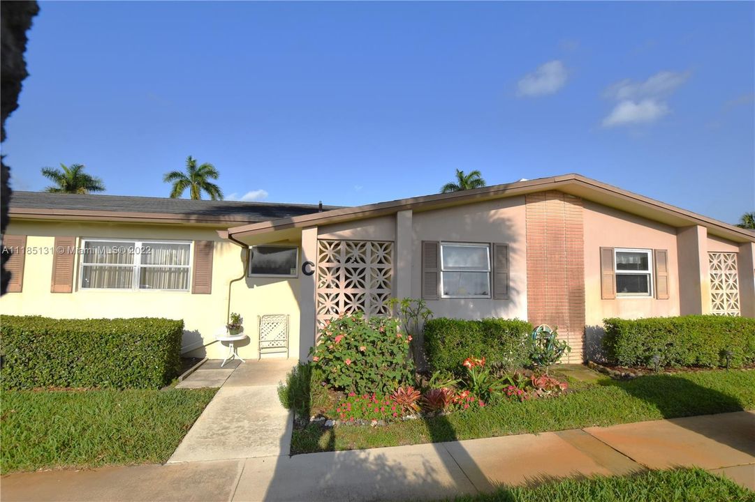 Recently Sold: $140,000 (2 beds, 2 baths, 895 Square Feet)