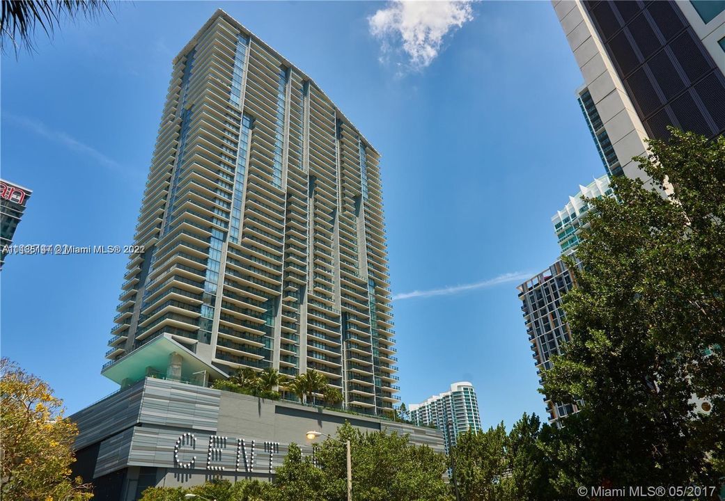 Recently Sold: $1,045,000 (2 beds, 2 baths, 1275 Square Feet)