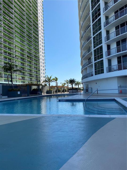 Recently Sold: $500,000 (2 beds, 2 baths, 1048 Square Feet)