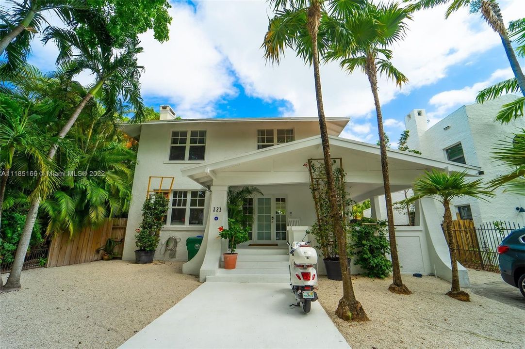 Recently Sold: $2,000,000 (3 beds, 1 baths, 2280 Square Feet)