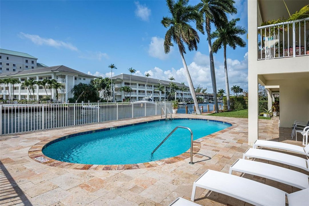 Recently Sold: $329,000 (1 beds, 1 baths, 900 Square Feet)