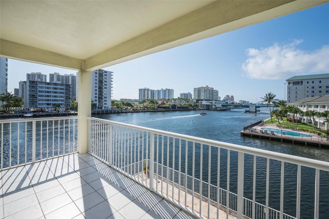 Recently Sold: $329,000 (1 beds, 1 baths, 900 Square Feet)