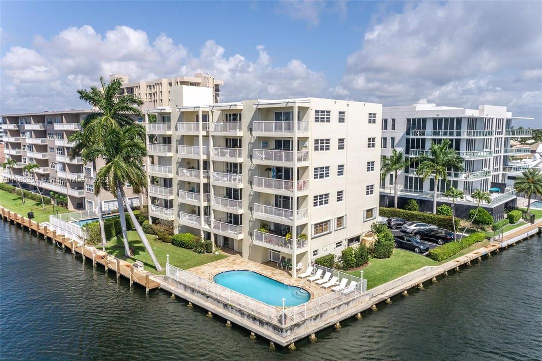 Recently Sold: $329,000 (1 beds, 1 baths, 900 Square Feet)