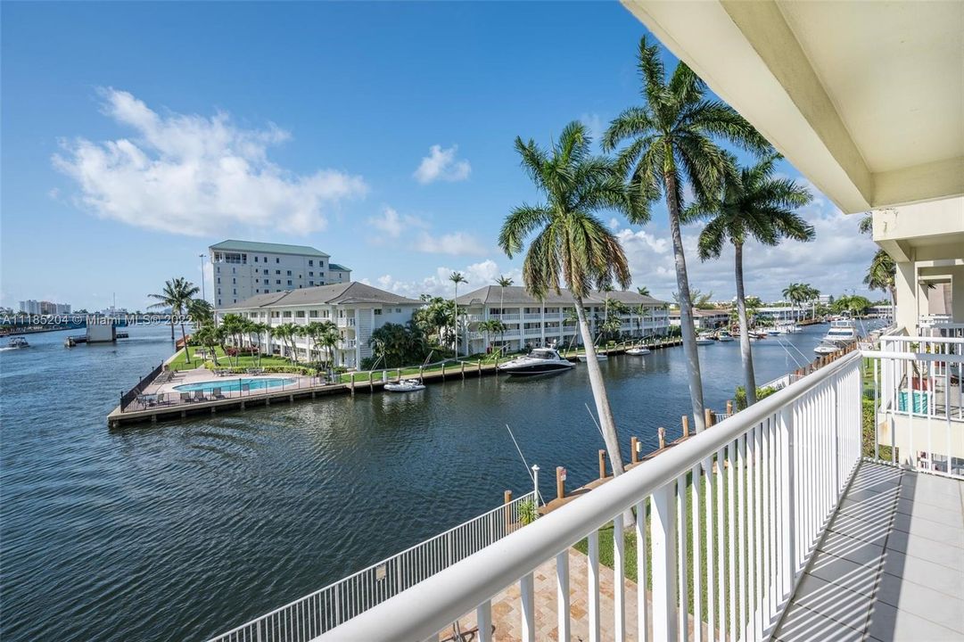 Recently Sold: $329,000 (1 beds, 1 baths, 900 Square Feet)