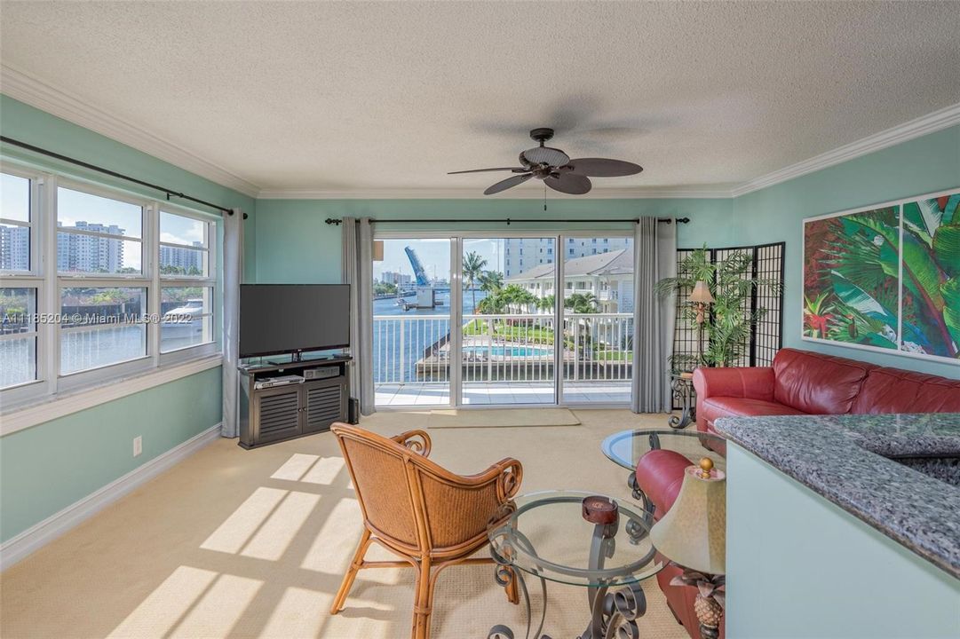 Recently Sold: $329,000 (1 beds, 1 baths, 900 Square Feet)