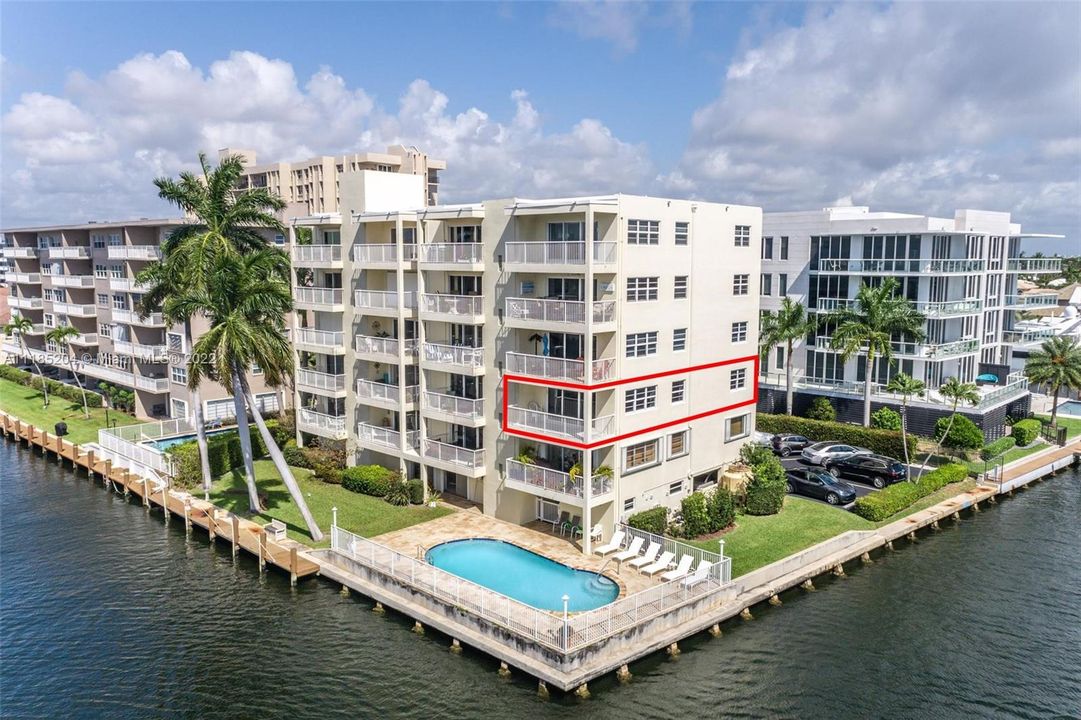 Recently Sold: $329,000 (1 beds, 1 baths, 900 Square Feet)