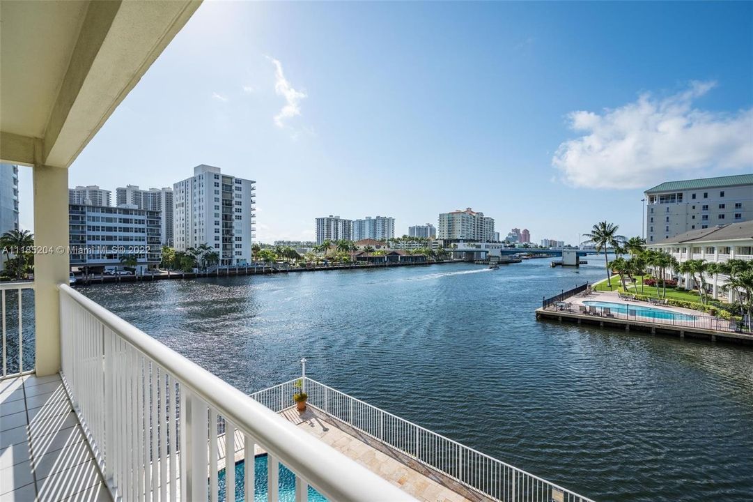 Recently Sold: $329,000 (1 beds, 1 baths, 900 Square Feet)