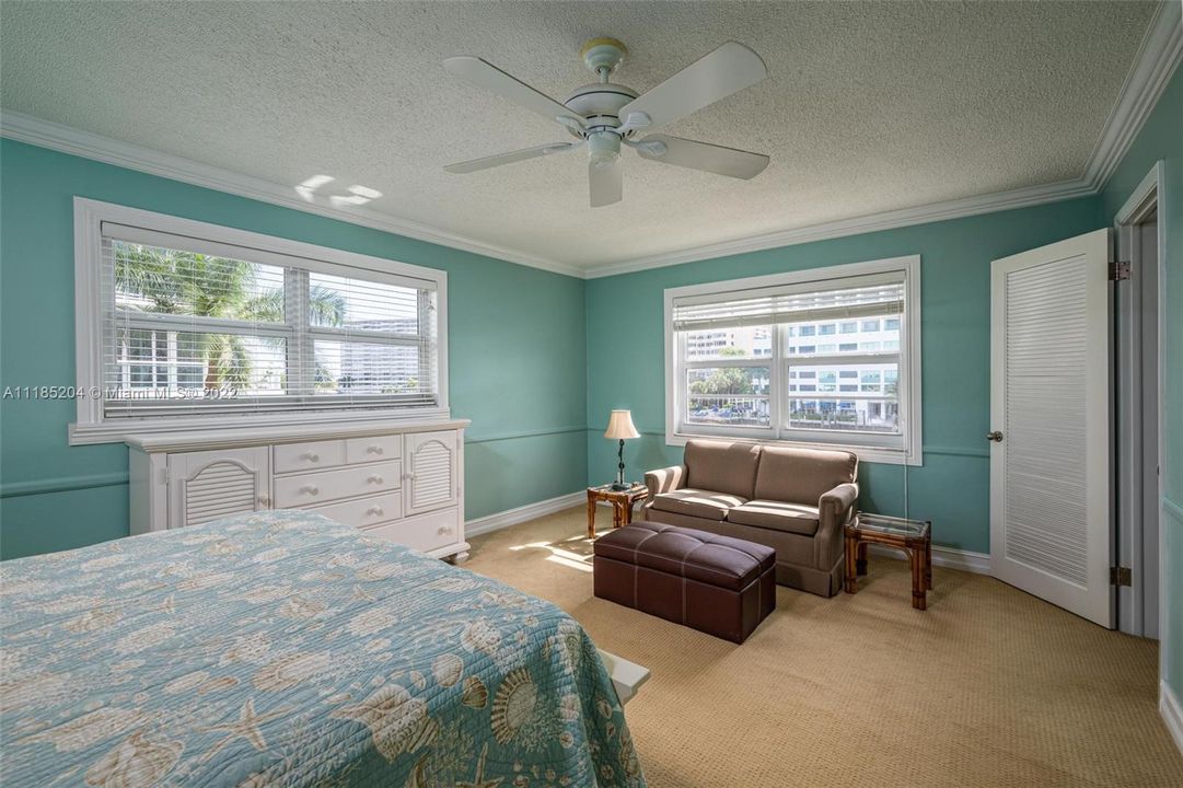 Recently Sold: $329,000 (1 beds, 1 baths, 900 Square Feet)