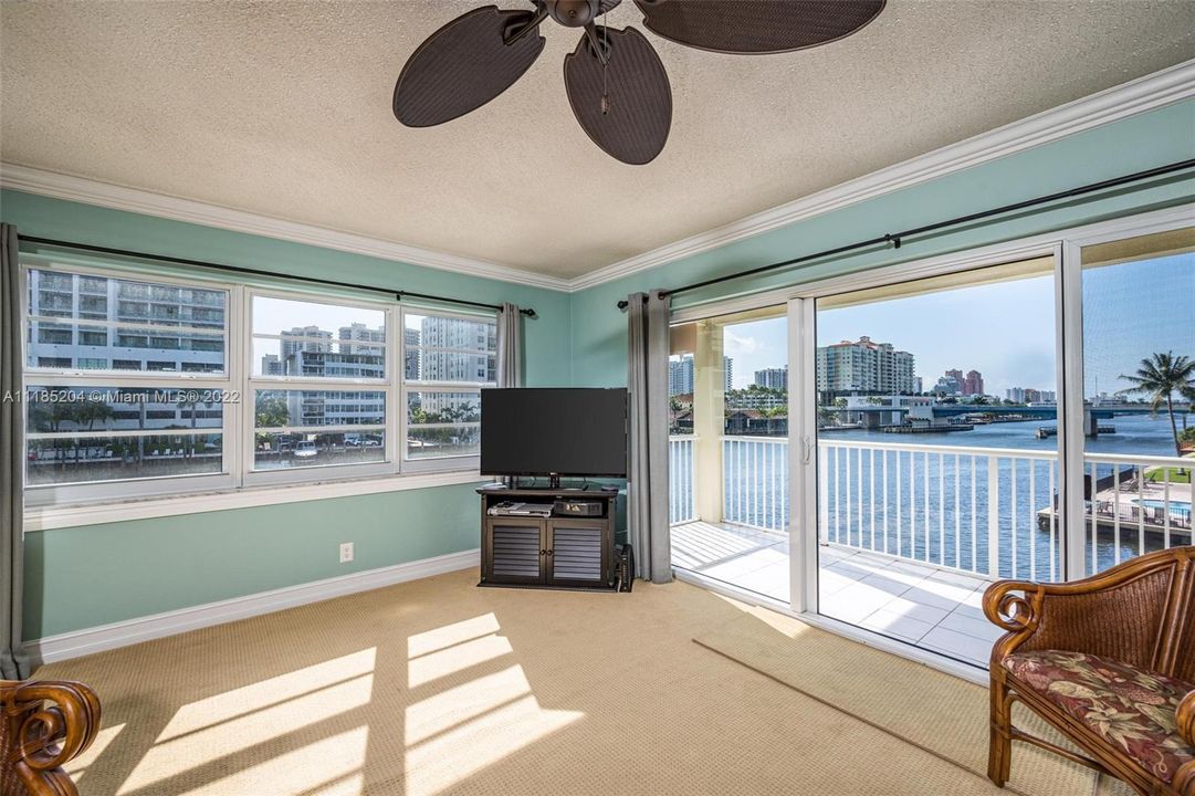 Recently Sold: $329,000 (1 beds, 1 baths, 900 Square Feet)