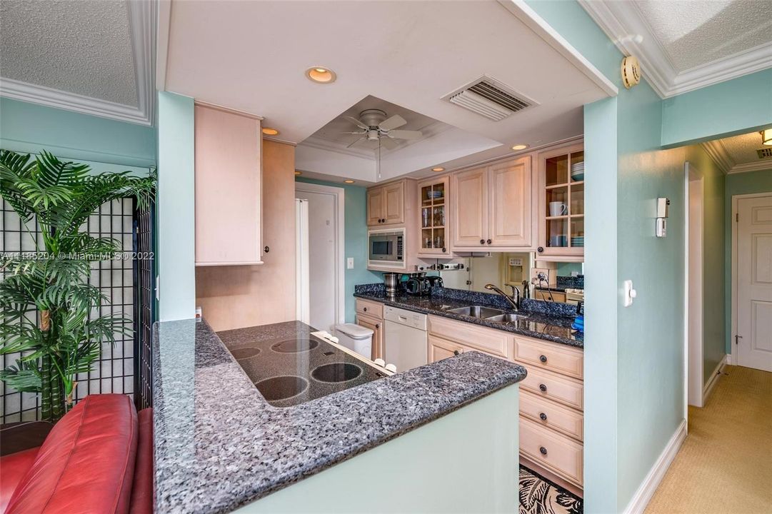 Recently Sold: $329,000 (1 beds, 1 baths, 900 Square Feet)