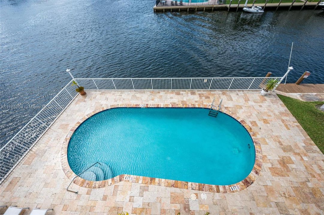 Recently Sold: $329,000 (1 beds, 1 baths, 900 Square Feet)