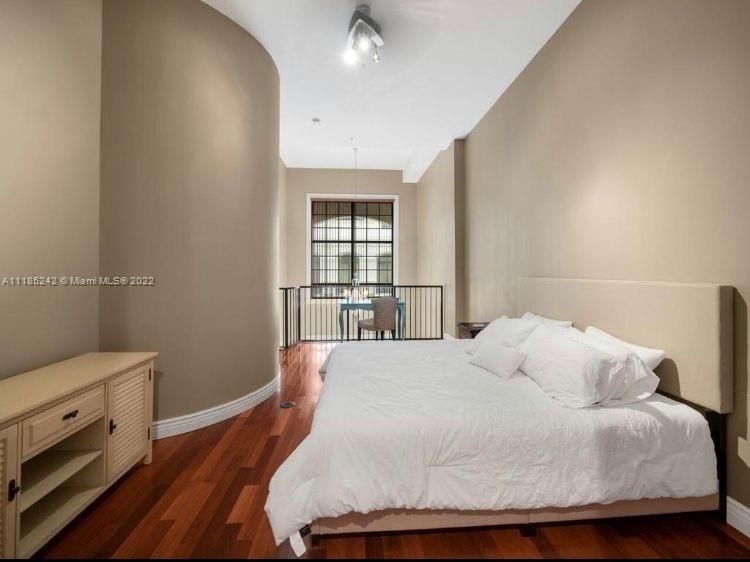 Recently Rented: $3,600 (1 beds, 1 baths, 1071 Square Feet)