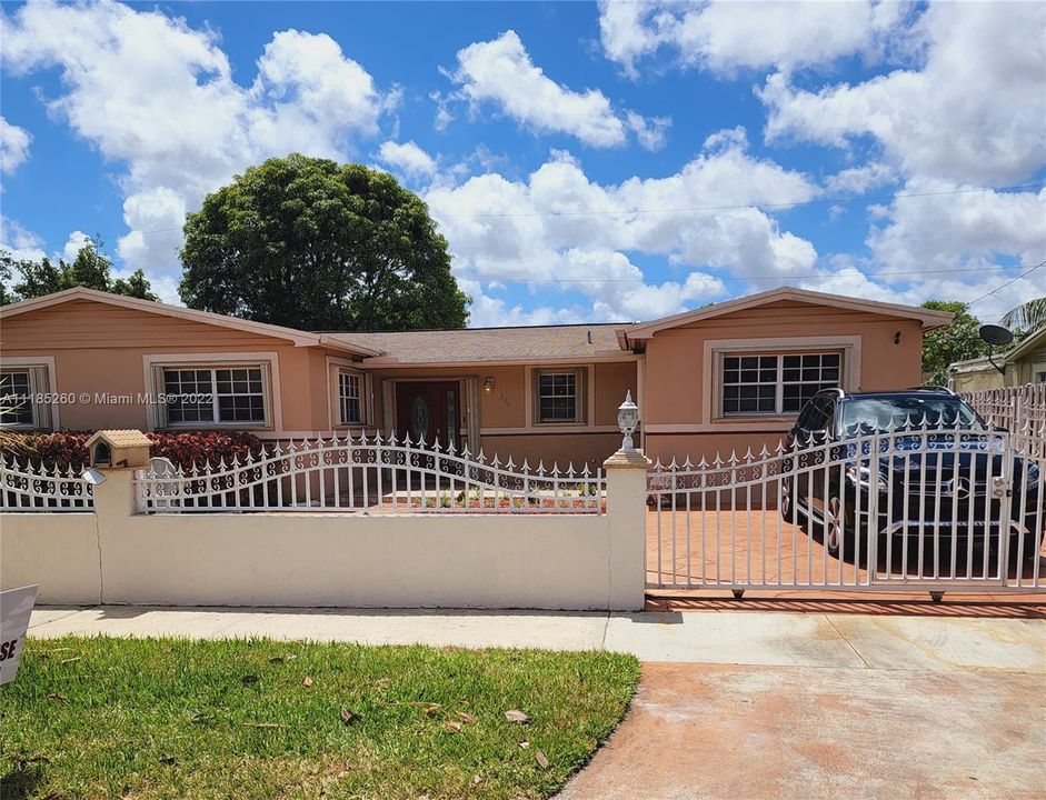 Recently Sold: $525,000 (5 beds, 3 baths, 2627 Square Feet)
