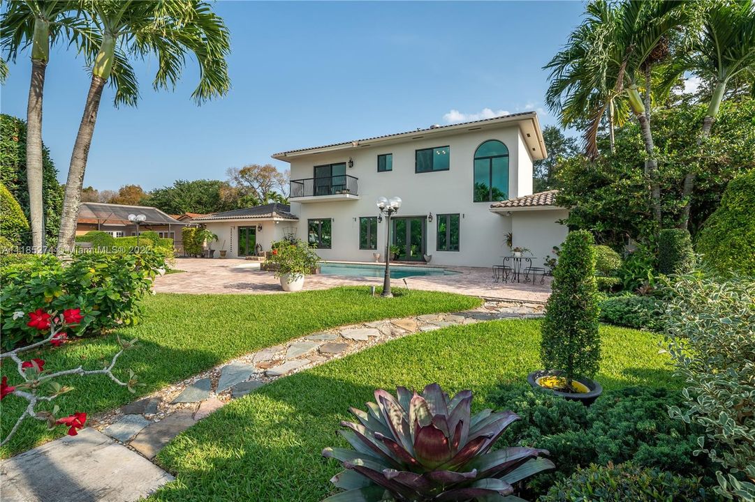 Recently Sold: $2,195,000 (5 beds, 4 baths, 5443 Square Feet)
