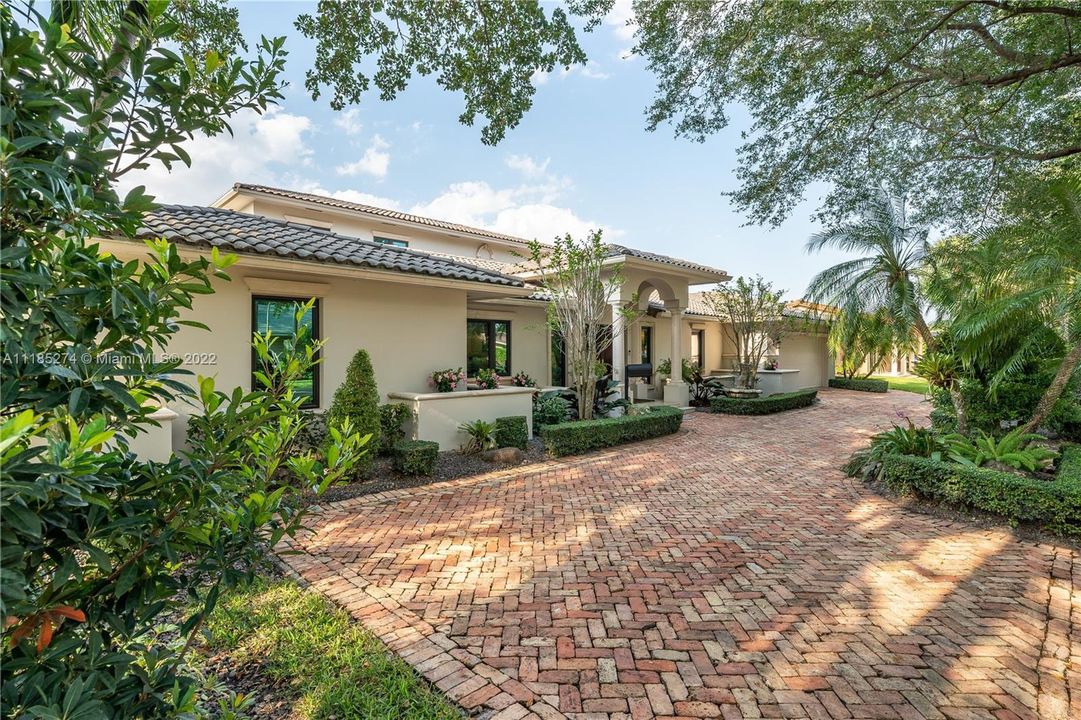 Recently Sold: $2,195,000 (5 beds, 4 baths, 5443 Square Feet)