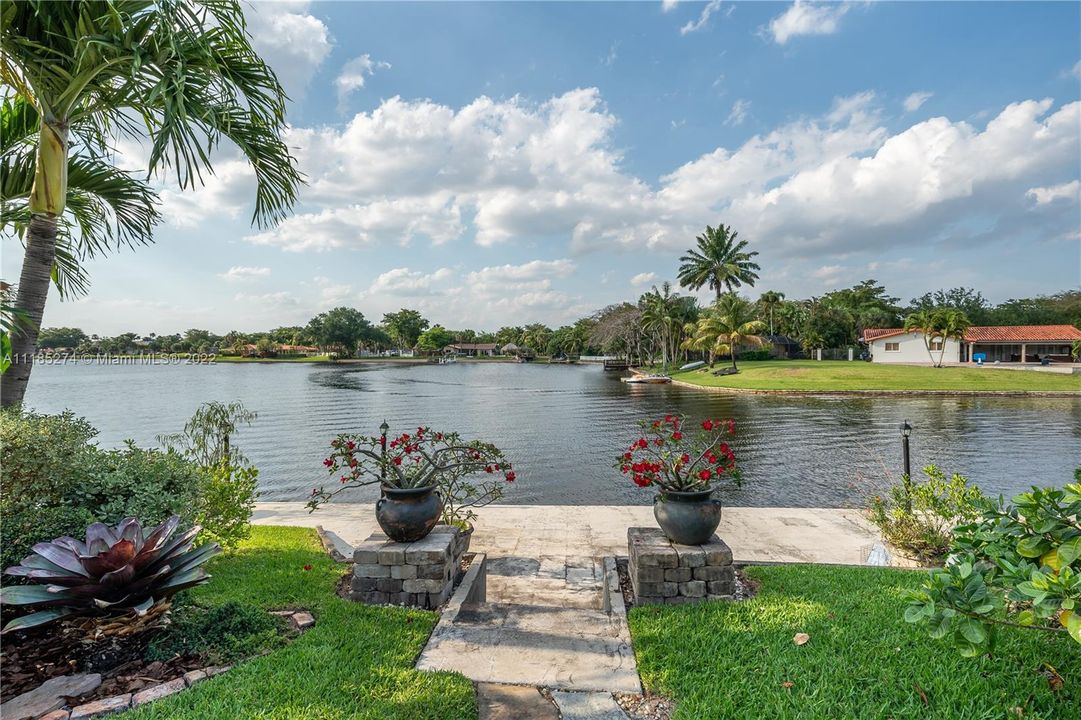 Recently Sold: $2,195,000 (5 beds, 4 baths, 5443 Square Feet)