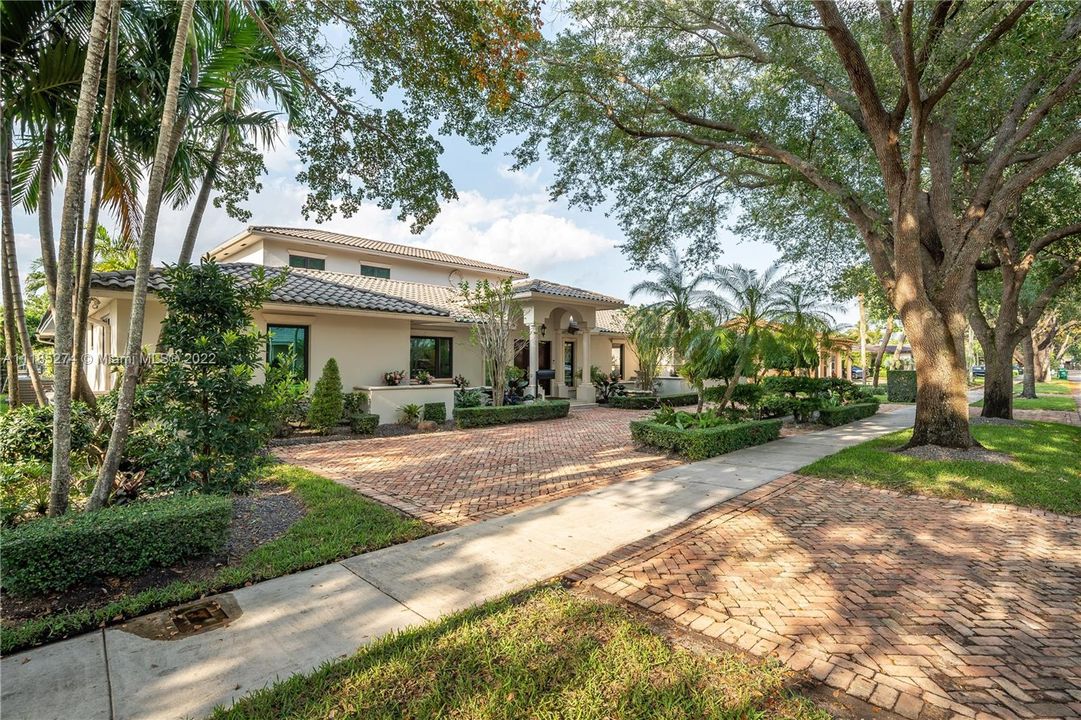 Recently Sold: $2,195,000 (5 beds, 4 baths, 5443 Square Feet)