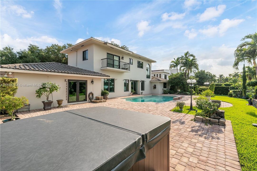 Recently Sold: $2,195,000 (5 beds, 4 baths, 5443 Square Feet)
