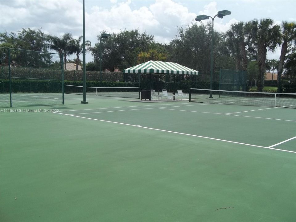 4 tennis courts