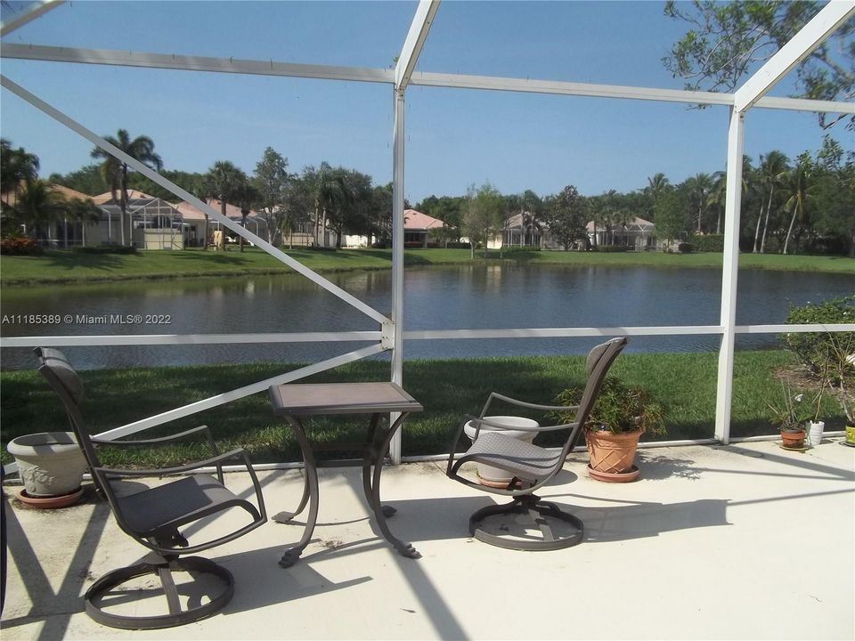 31 X 20 screened patio w/high screen cage