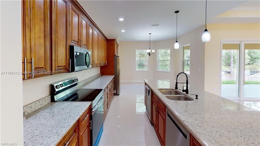 Vendido Recientemente: $460,000 (4 camas, 3 baños, 0 Pies cuadrados)