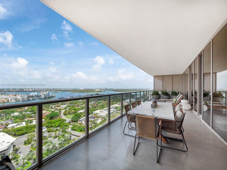 Recently Sold: $11,500,000 (4 beds, 5 baths, 3556 Square Feet)