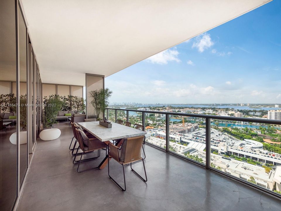 Recently Sold: $11,500,000 (4 beds, 5 baths, 3556 Square Feet)