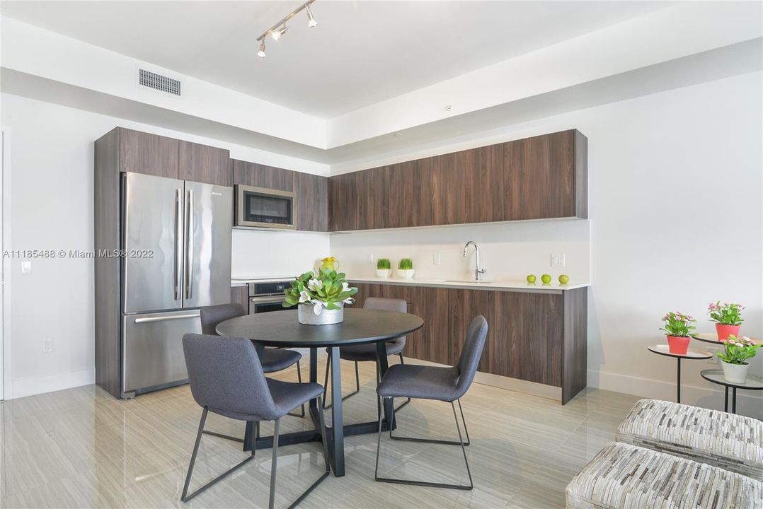Recently Sold: $539,000 (1 beds, 2 baths, 920 Square Feet)